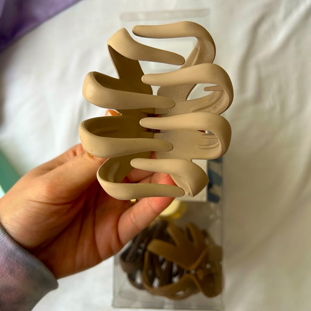 Hair clips, large hair clips